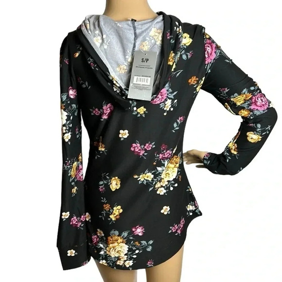 NWT  SM & MED 🇨🇦 women s black hoodie. With colorful flowers,super lightweight - Picture 5 of 9